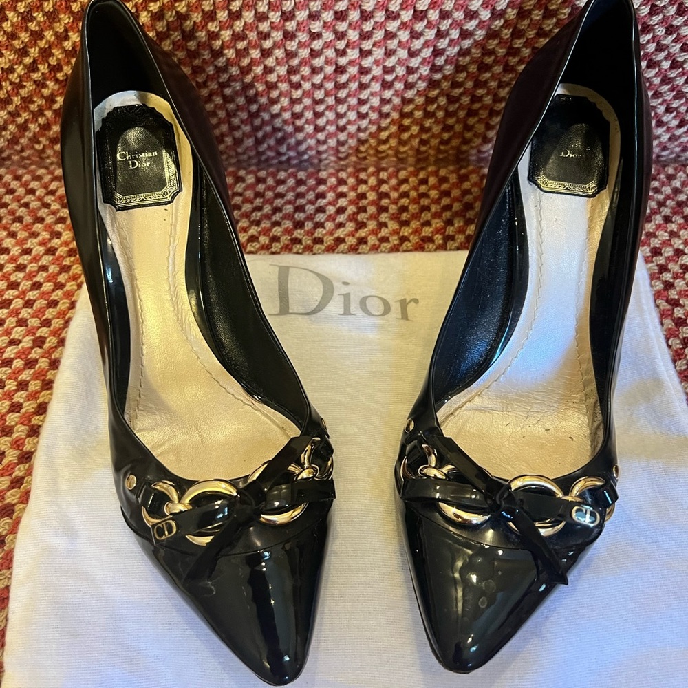 Dior Pump Black in calfskin with Golden details - Picture 3 of 3